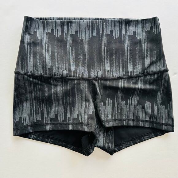 Lululemon Boogie Short Luxtreme Scratch Match Black Multi Size 4 Hot Yoga Gym - Picture 3 of 6